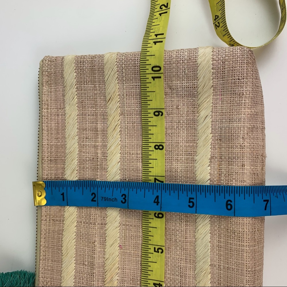 Vineyard Vines Woven Straw Clutch Pom Pom NWT Tan - Picture 8 of 8